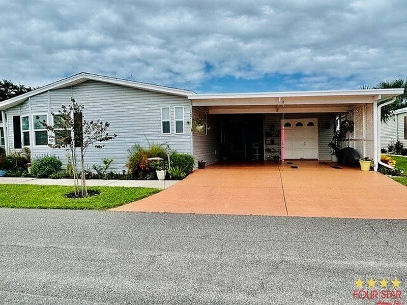 Manufactured home in Edgewater, FL 32141