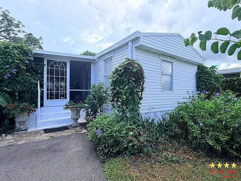 Manufactured home in Port Orange, FL 32127