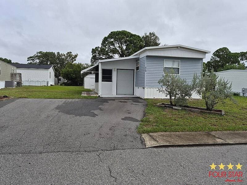 Manufactured home in Port Orange, FL 32127