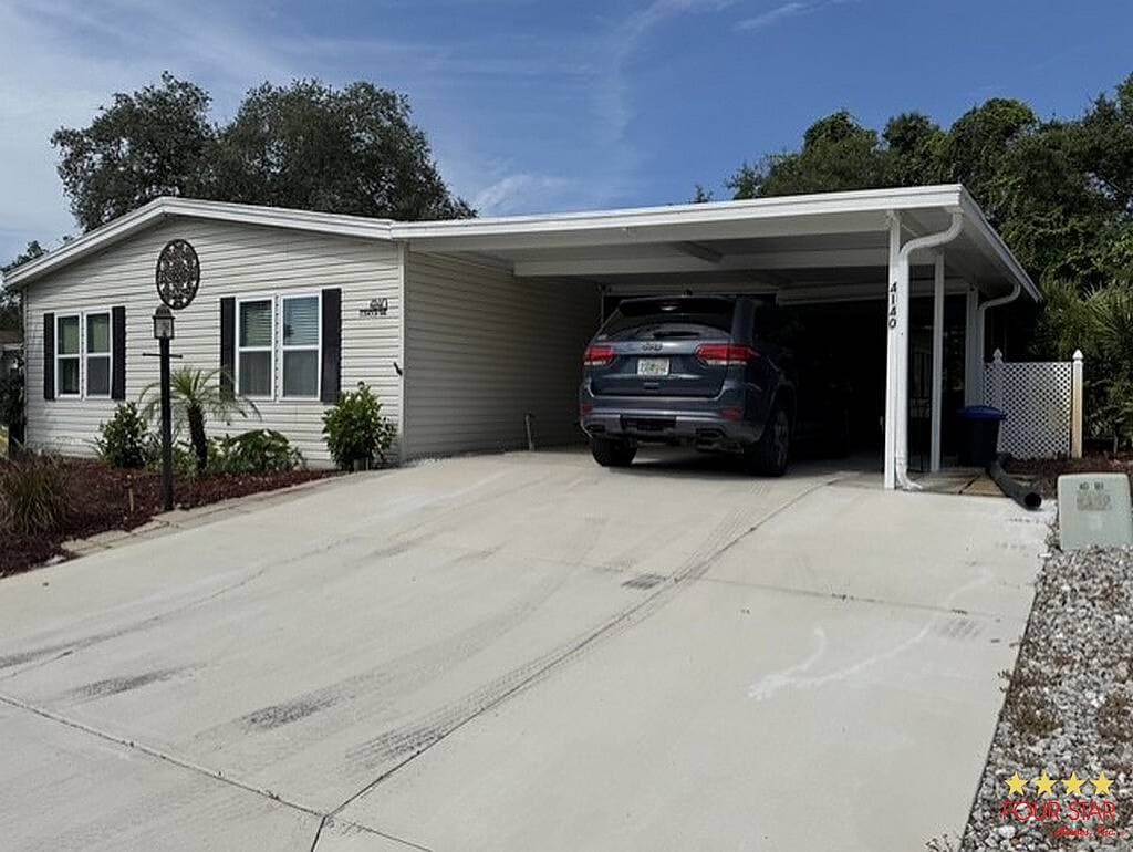 Manufactured home in DeLand, FL 32724