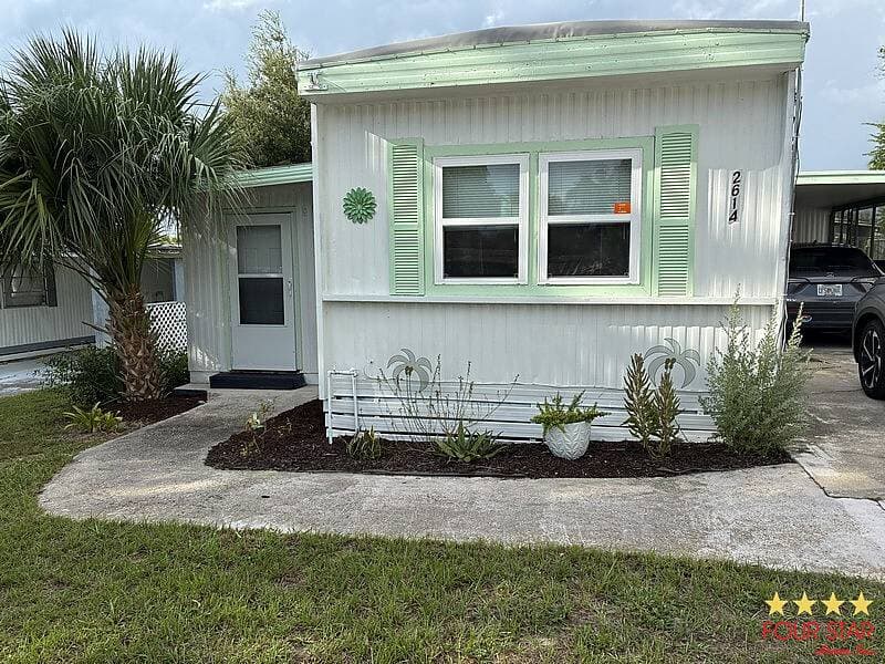 Manufactured home in Leesburg, FL 34748