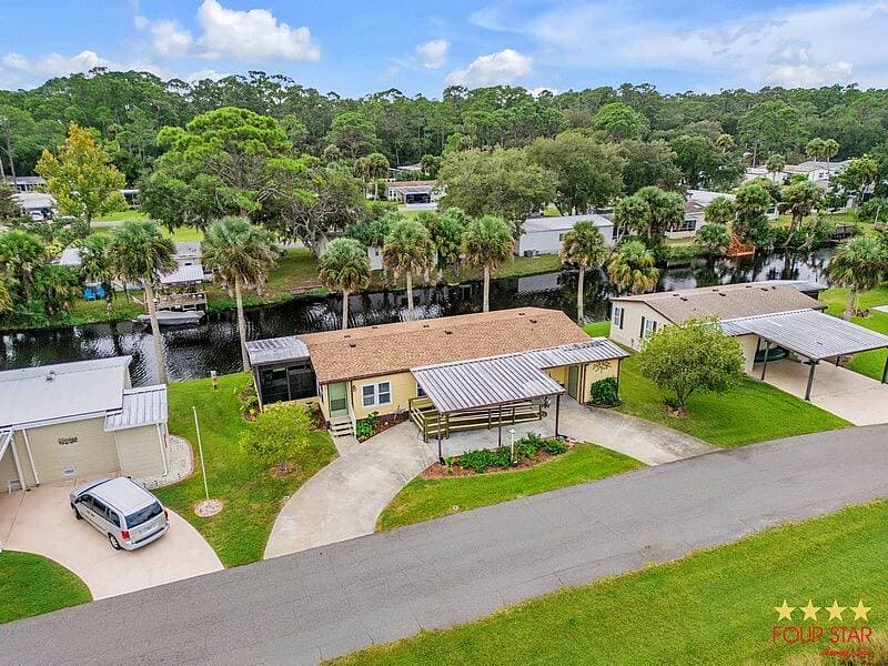 Manufactured home in Flagler Beach, FL 32136