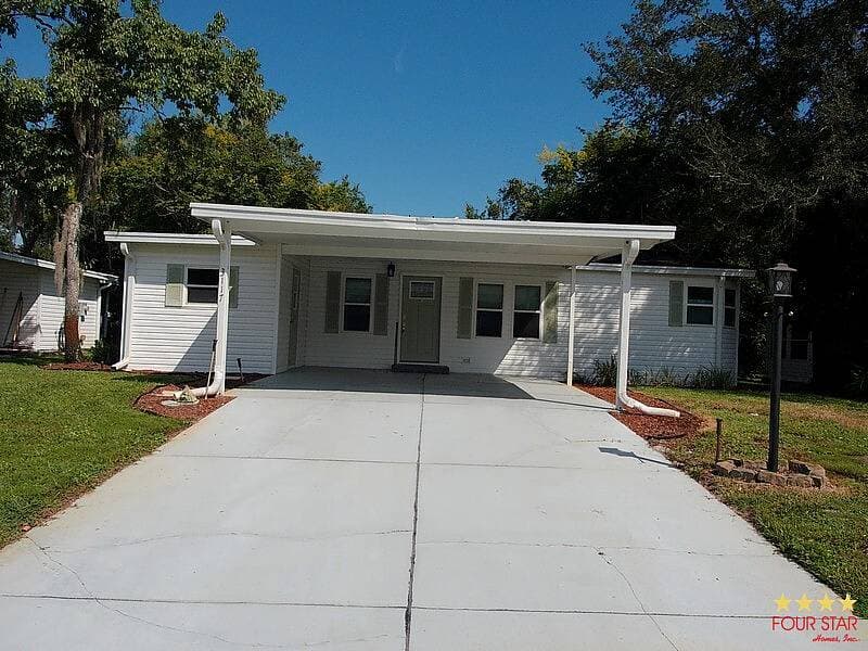 Manufactured home in DeLand, FL 32724