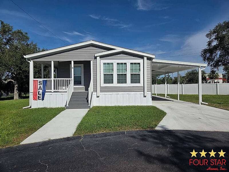 Manufactured home in Palmetto, FL 34221