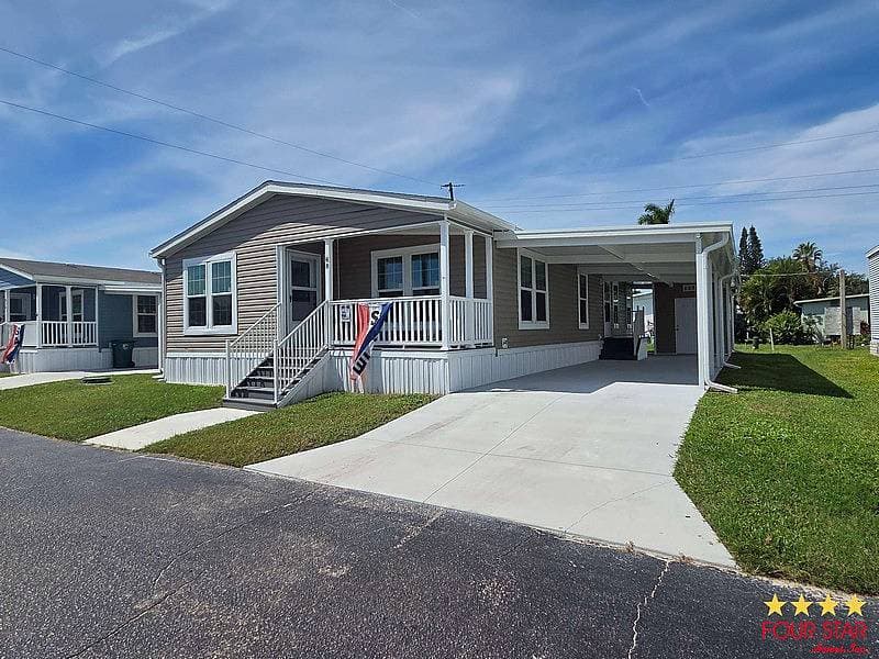 Manufactured home in Palmetto, FL 34221