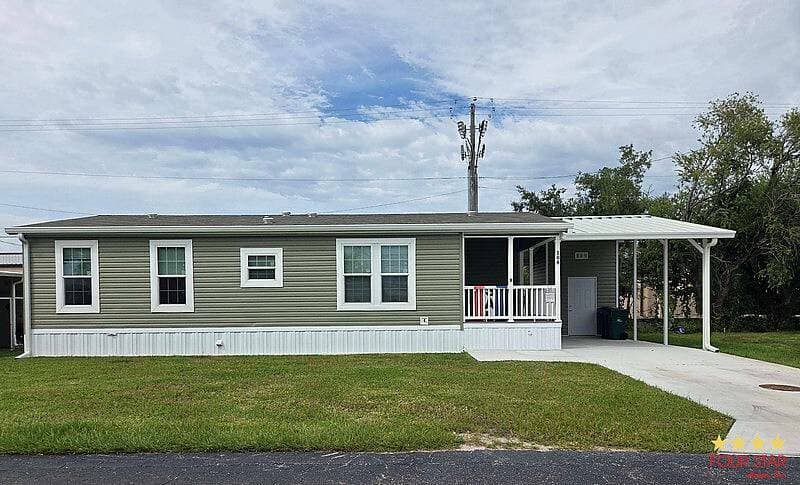 Manufactured home in Palmetto, FL 34221