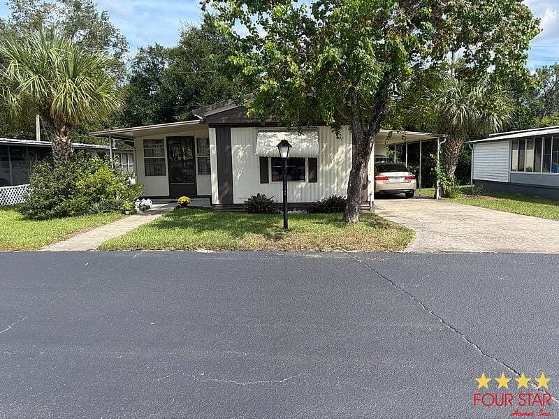 Manufactured home in Orange City, FL 32763