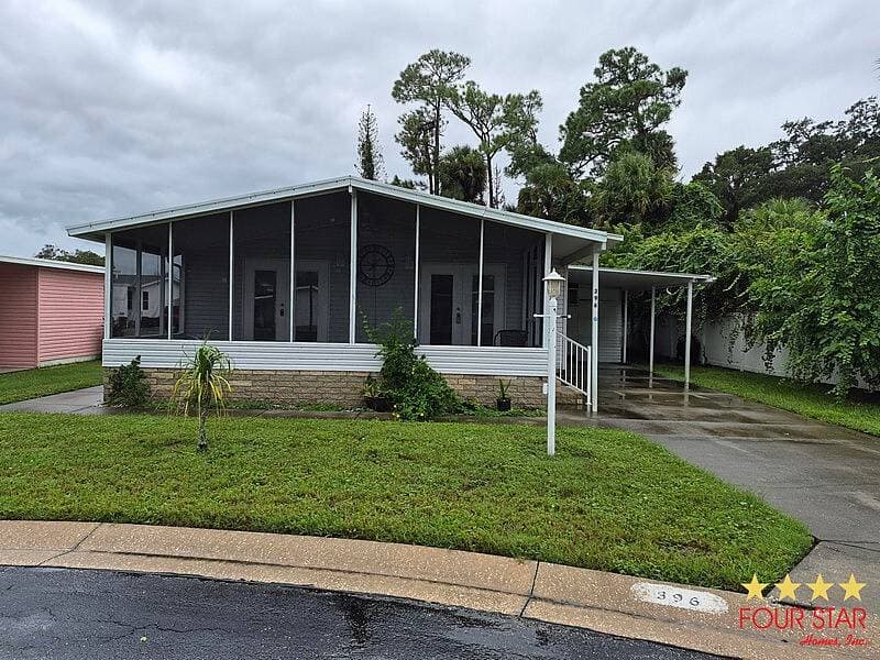Manufactured home in Holly Hill, FL 32117