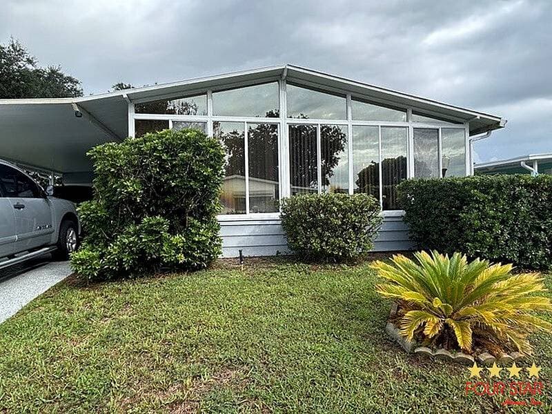 Manufactured home in Edgewater, FL 32141