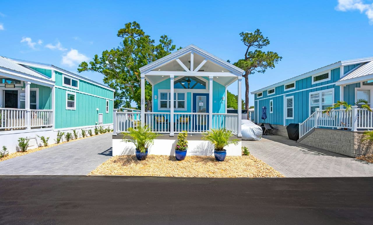 Manufactured home in Largo, FL 33774