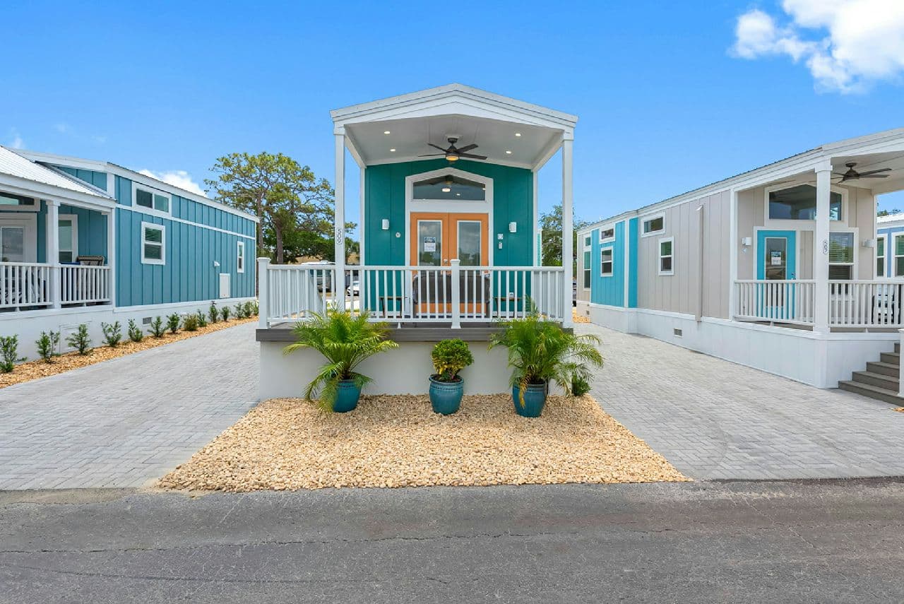 Manufactured home in Largo, FL 33774