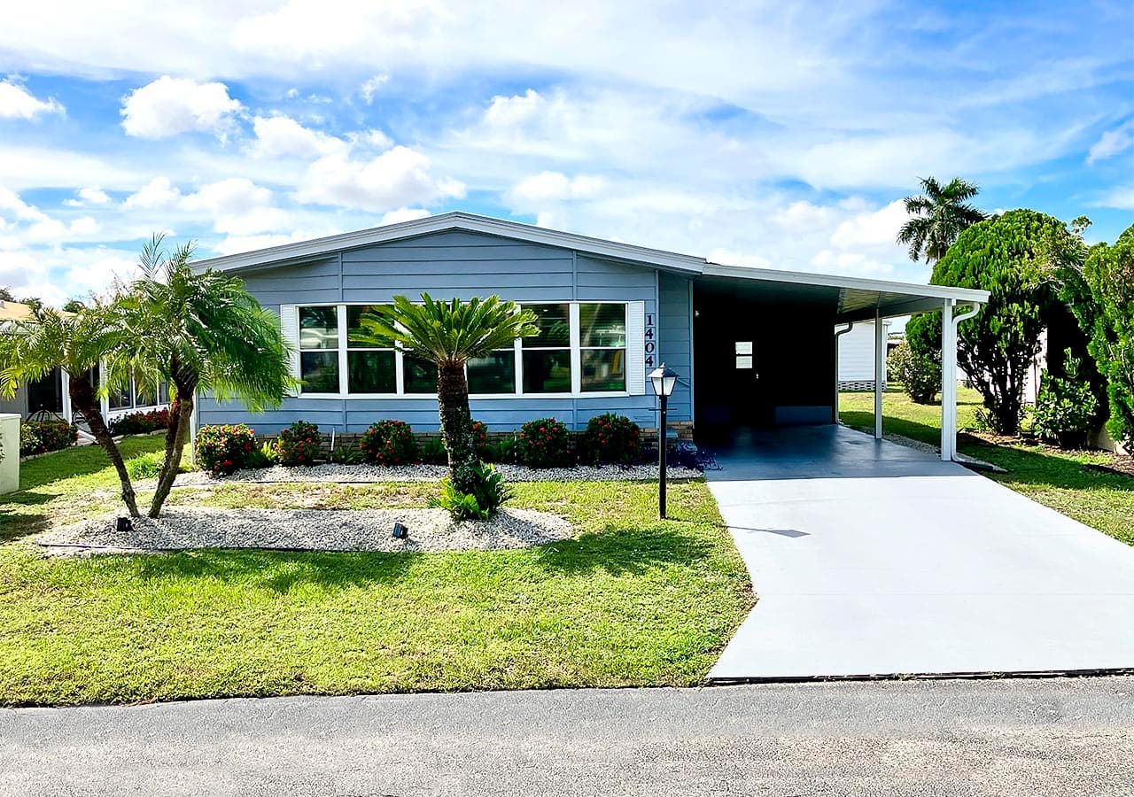 Manufactured home in Naples, FL 34110