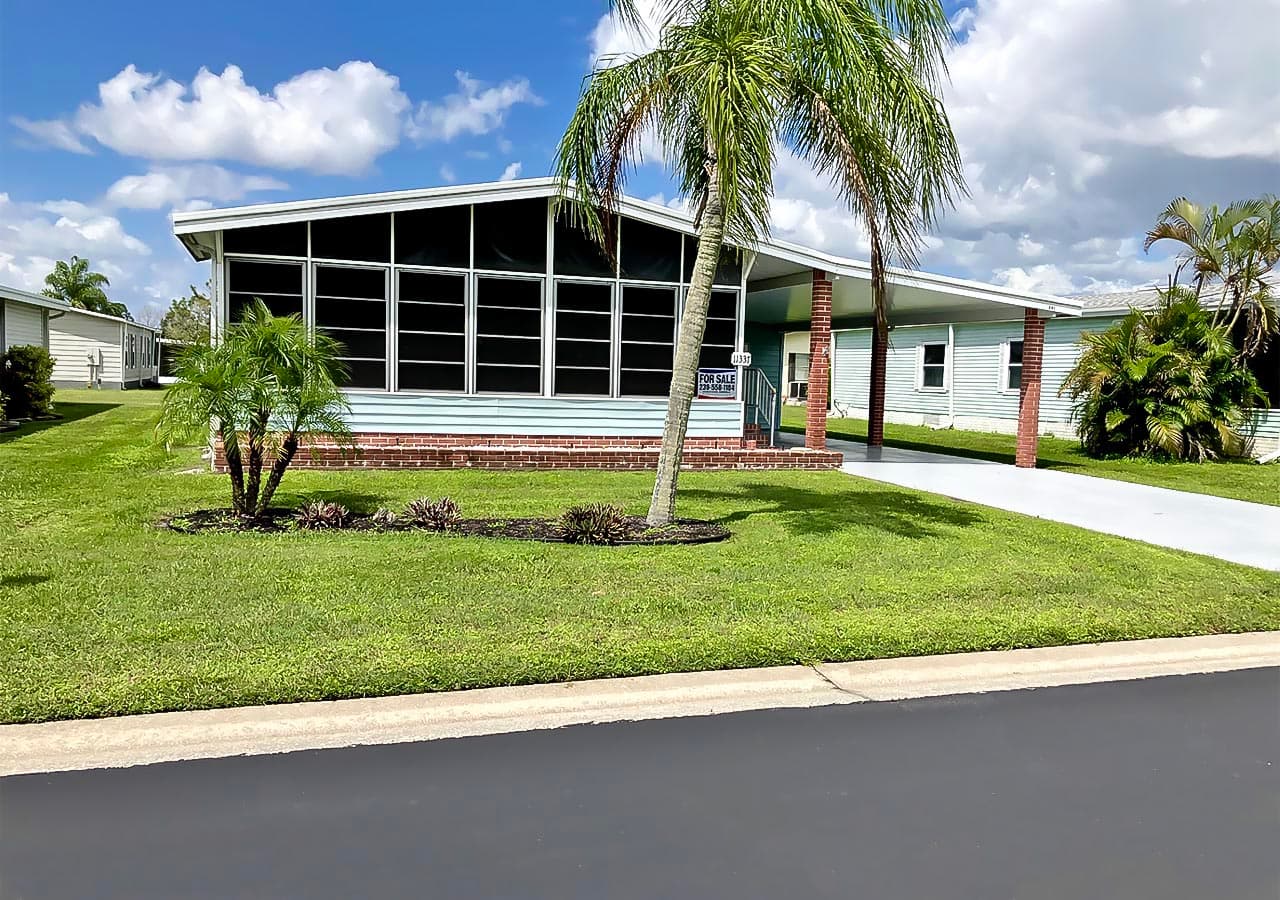 Manufactured home in Bonita Springs, FL 34135