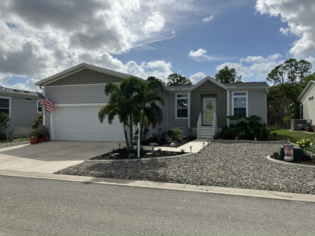Manufactured home in N. Fort Myers, FL 33903