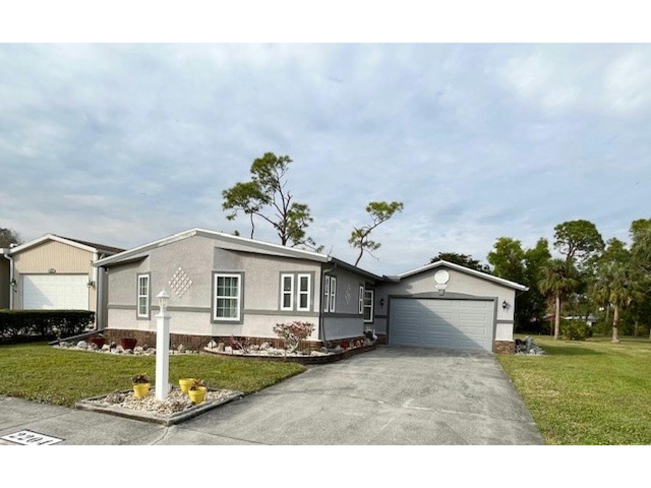 Manufactured home in N. Fort Myers, FL 33903