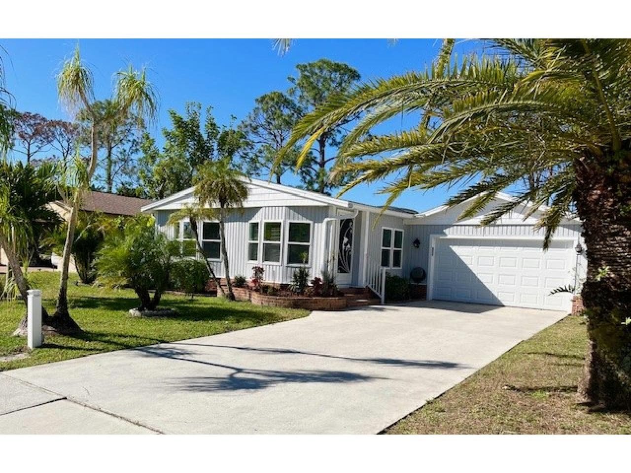 Manufactured home in N. Fort Myers, FL 33903