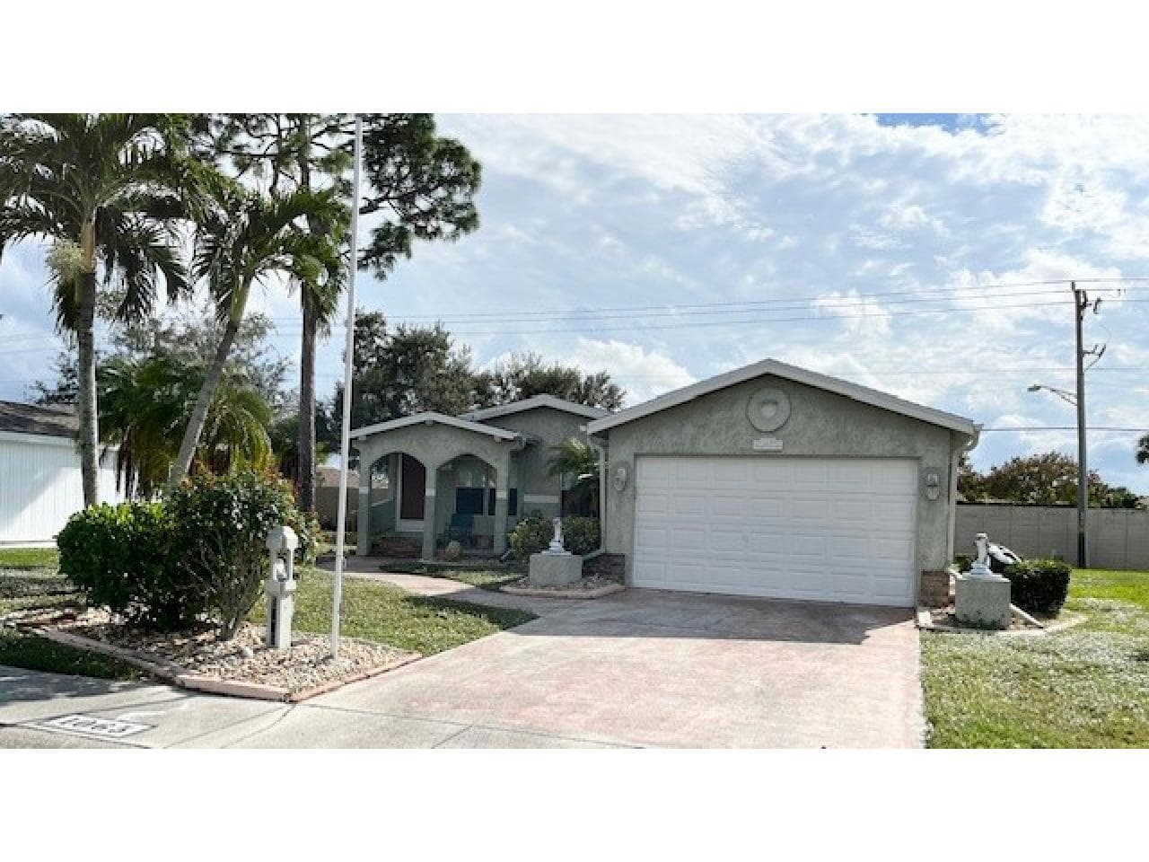 Manufactured home in N. Fort Myers, FL 33903
