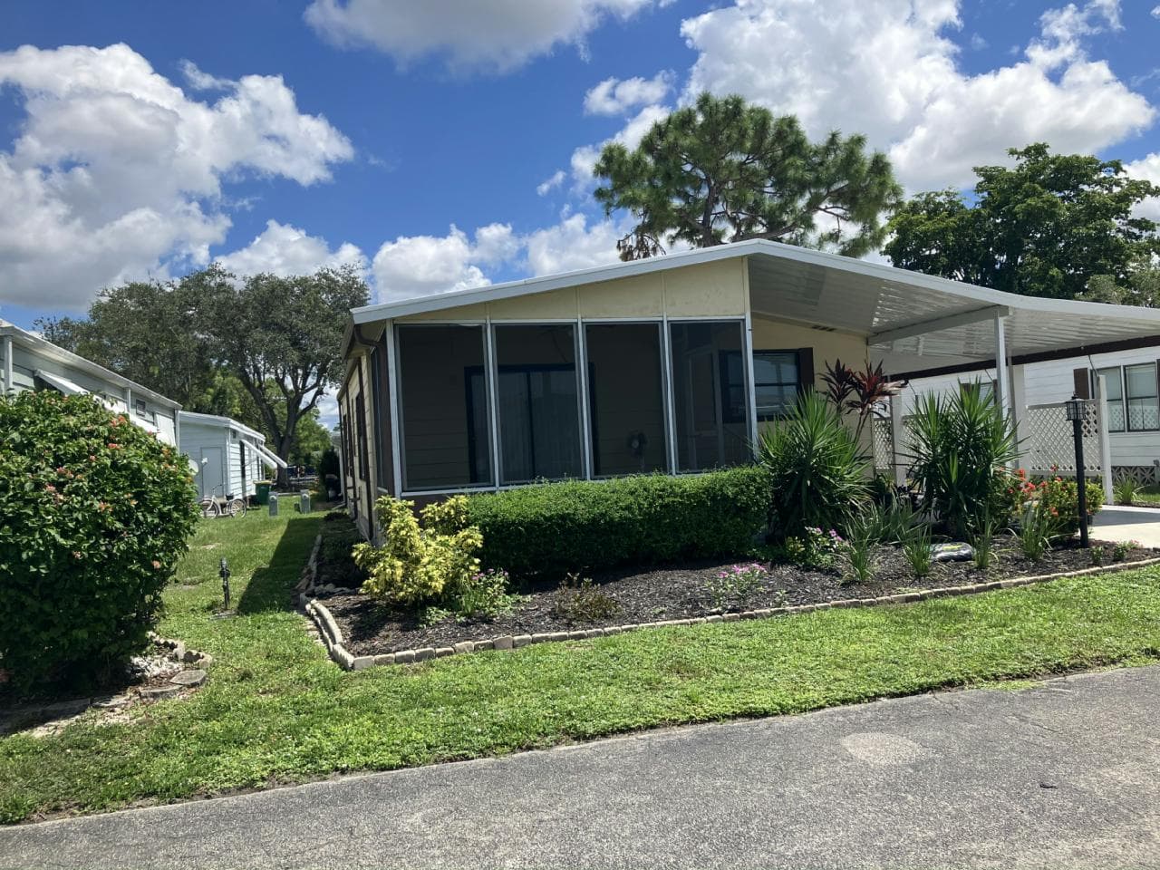 Manufactured home in Naples, FL 34110
