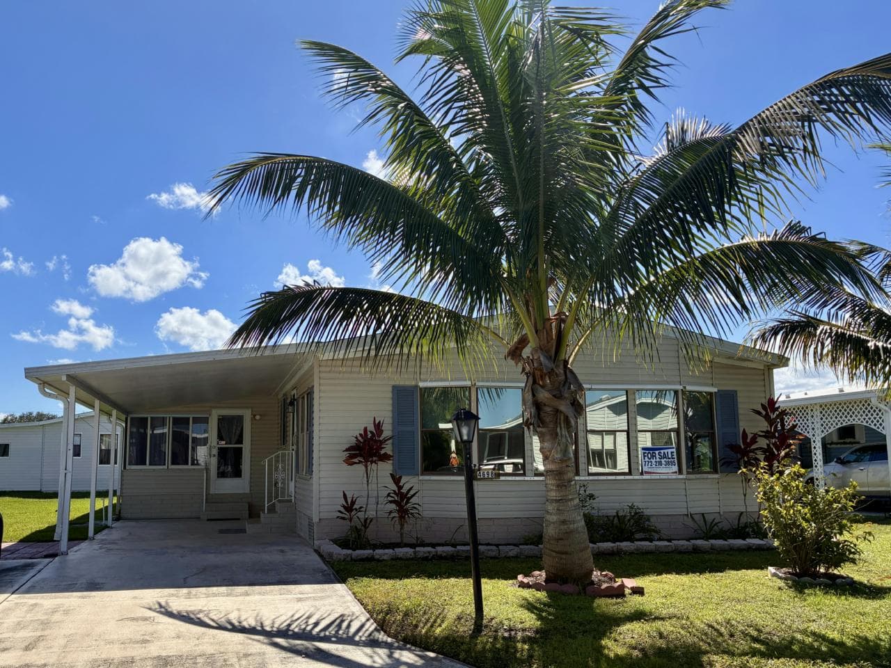 Manufactured home in Stuart, FL 34997