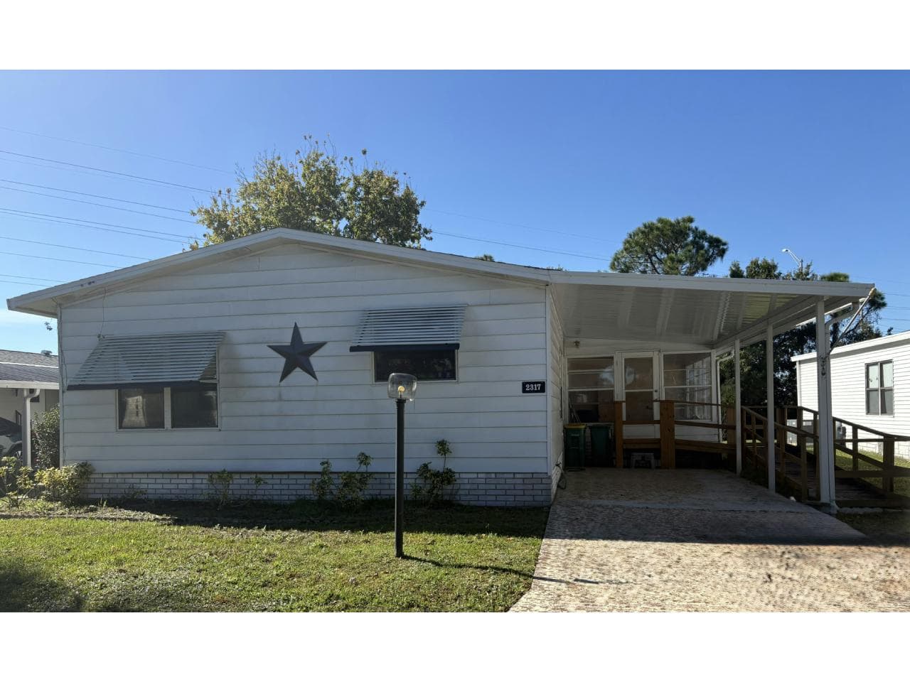 Manufactured home in Melbourne, FL 32904
