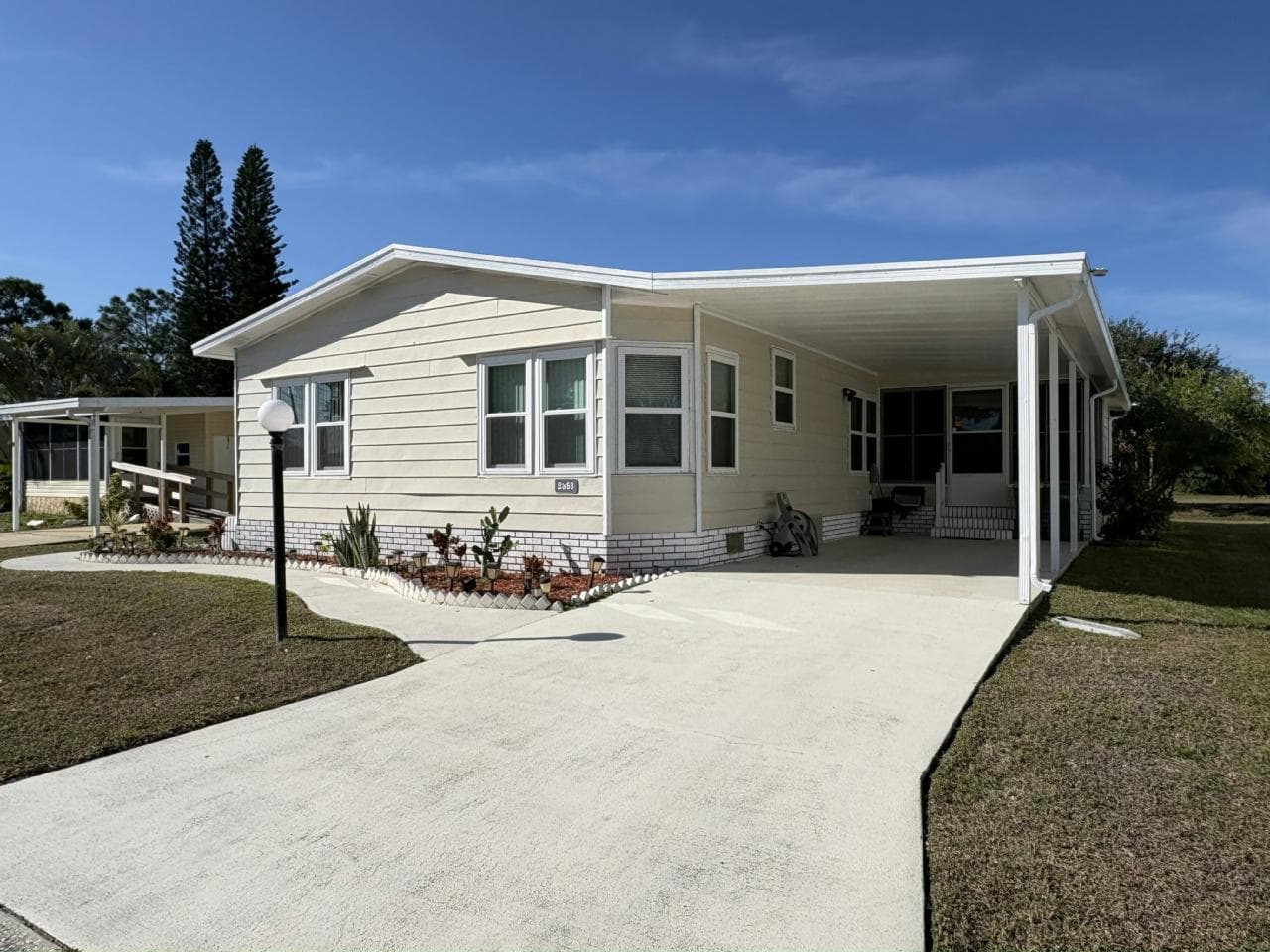 Manufactured home in Melbourne, FL 32904