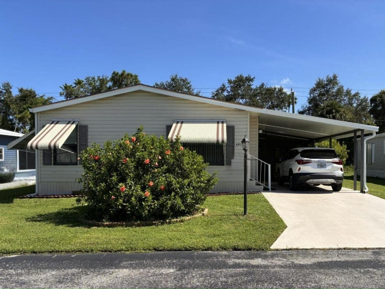 Manufactured home in Stuart, FL 34997