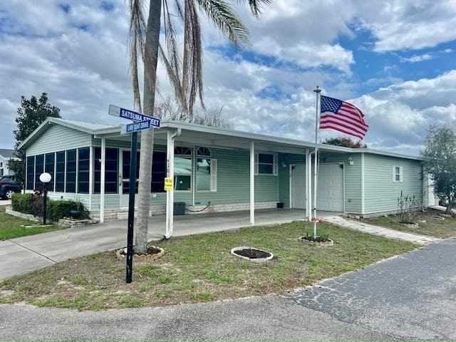 Manufactured home in Wimauma, FL 33598