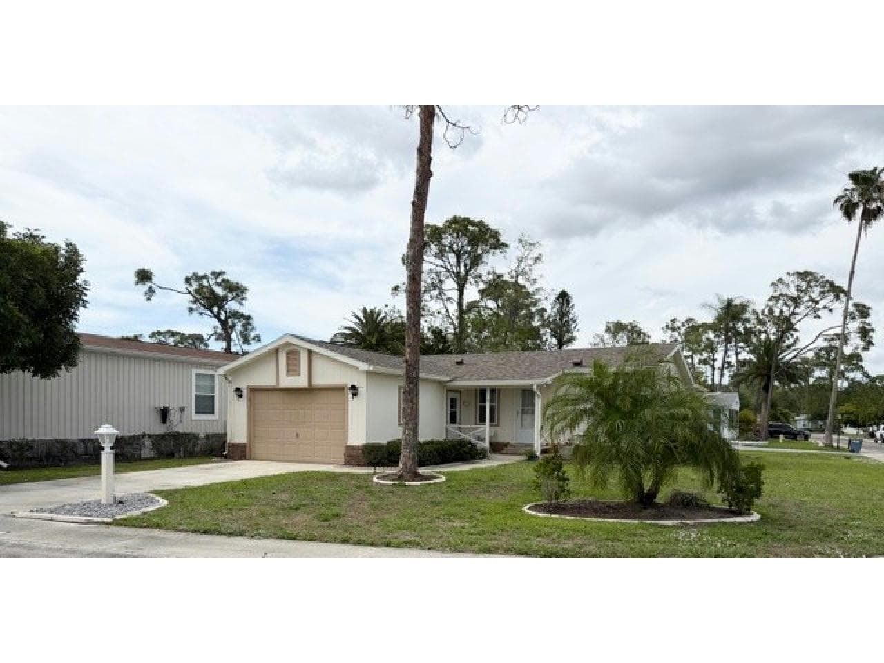 Manufactured home in N. Fort Myers, FL 33903
