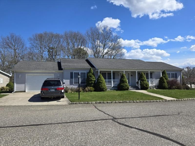 Manufactured home in Calverton, NY 11933