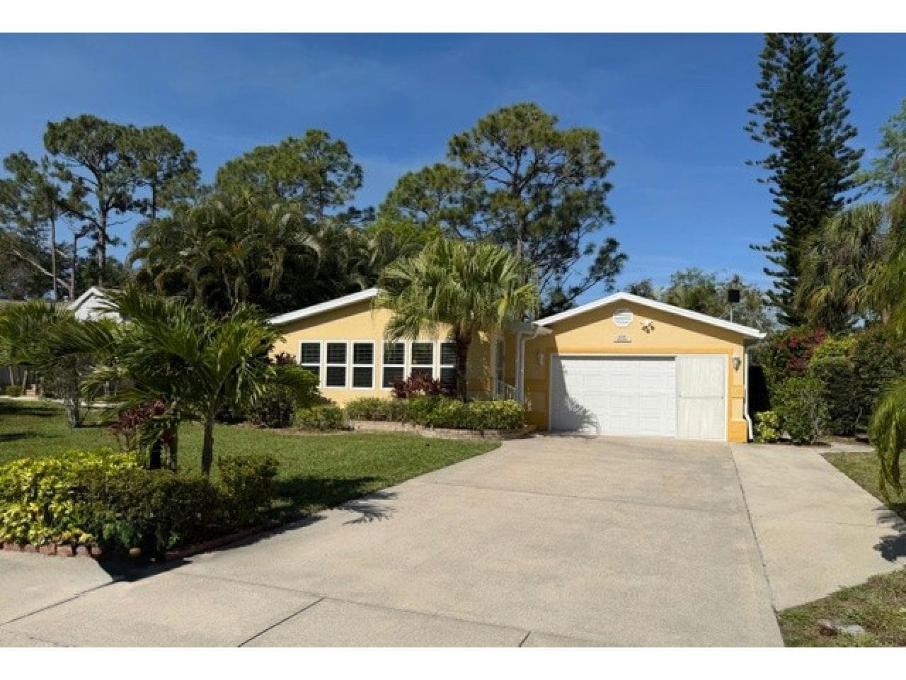 Manufactured home in N. Fort Myers, FL 33903