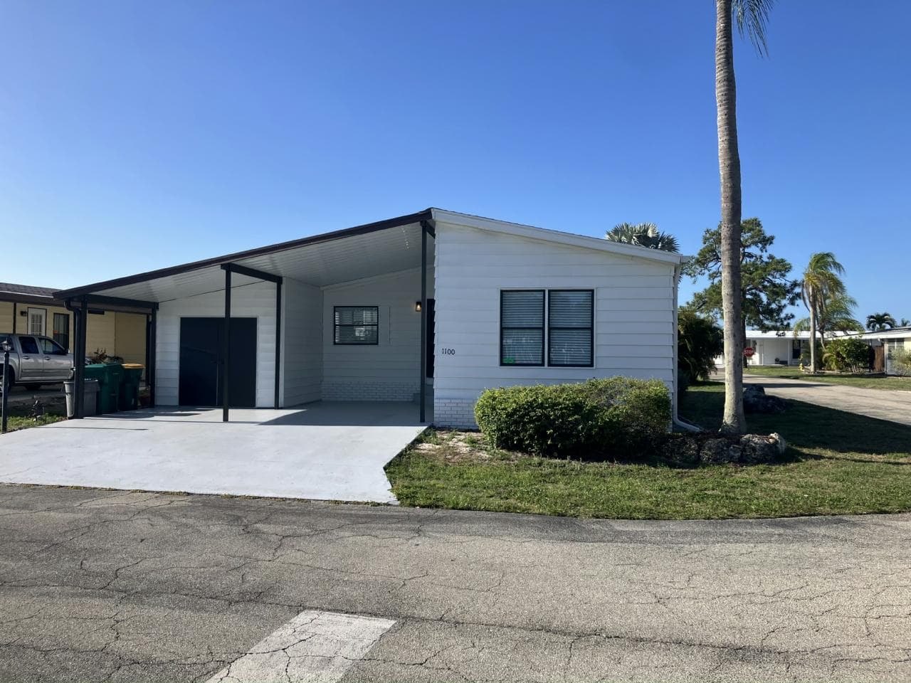 Manufactured home in Naples, FL 34110