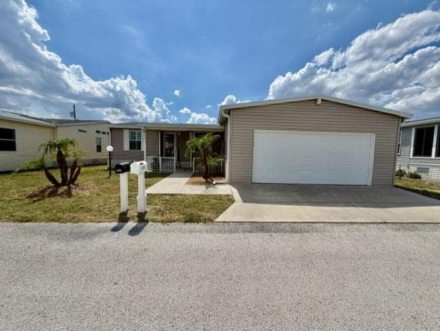 Manufactured home in Wimauma, FL 33598