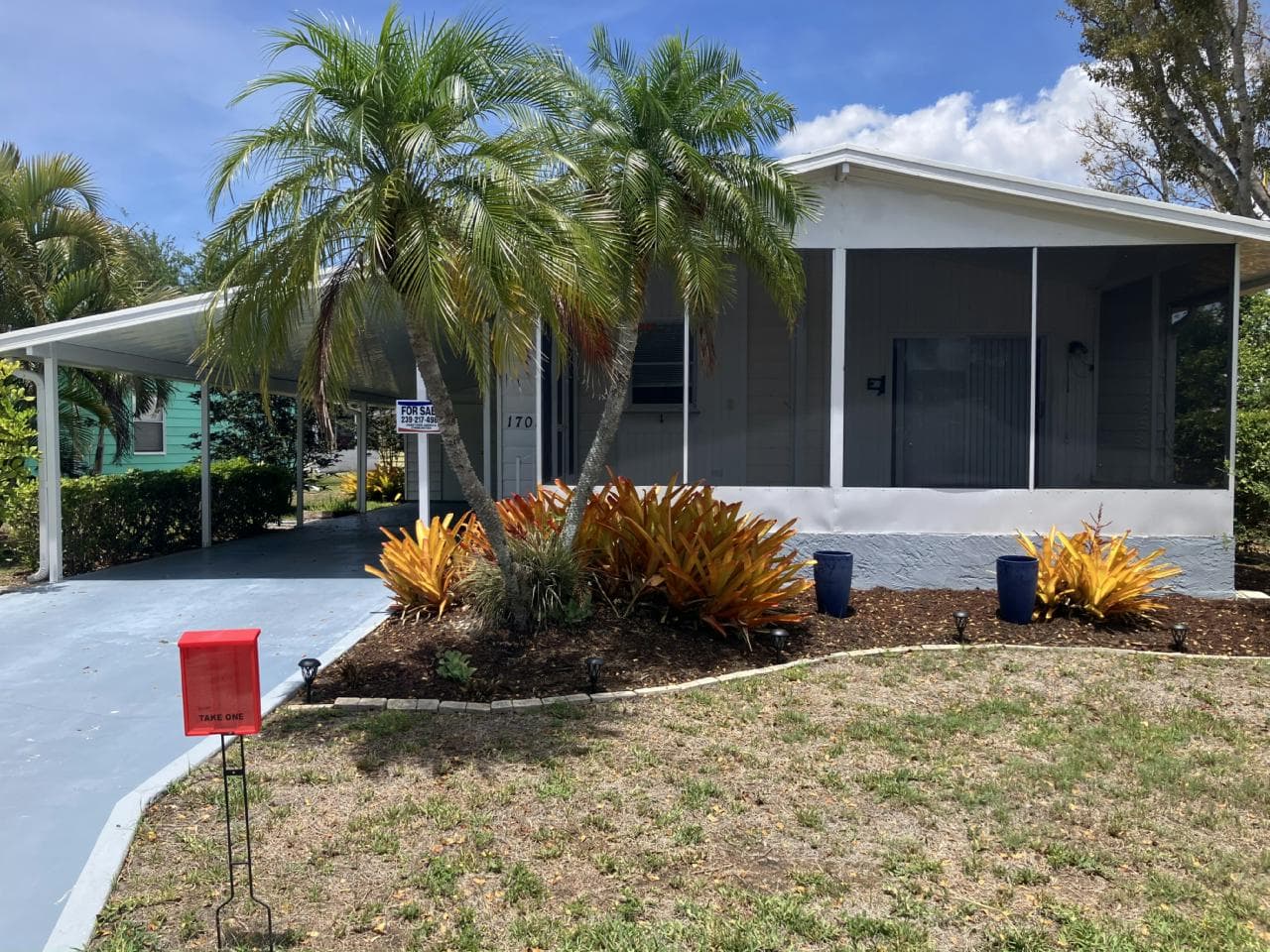 Manufactured home in Naples, FL 34110