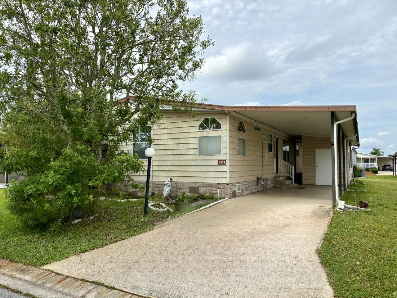 Manufactured home in Melbourne, FL 32904