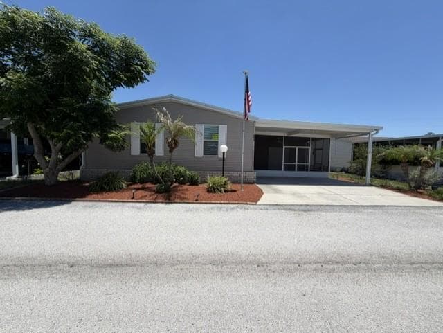 Manufactured home in Wimauma, FL 33598