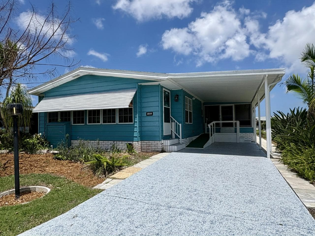 Manufactured home in Melbourne, FL 32904