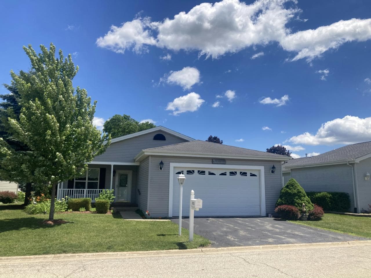 Manufactured home in Grayslake, IL 60030