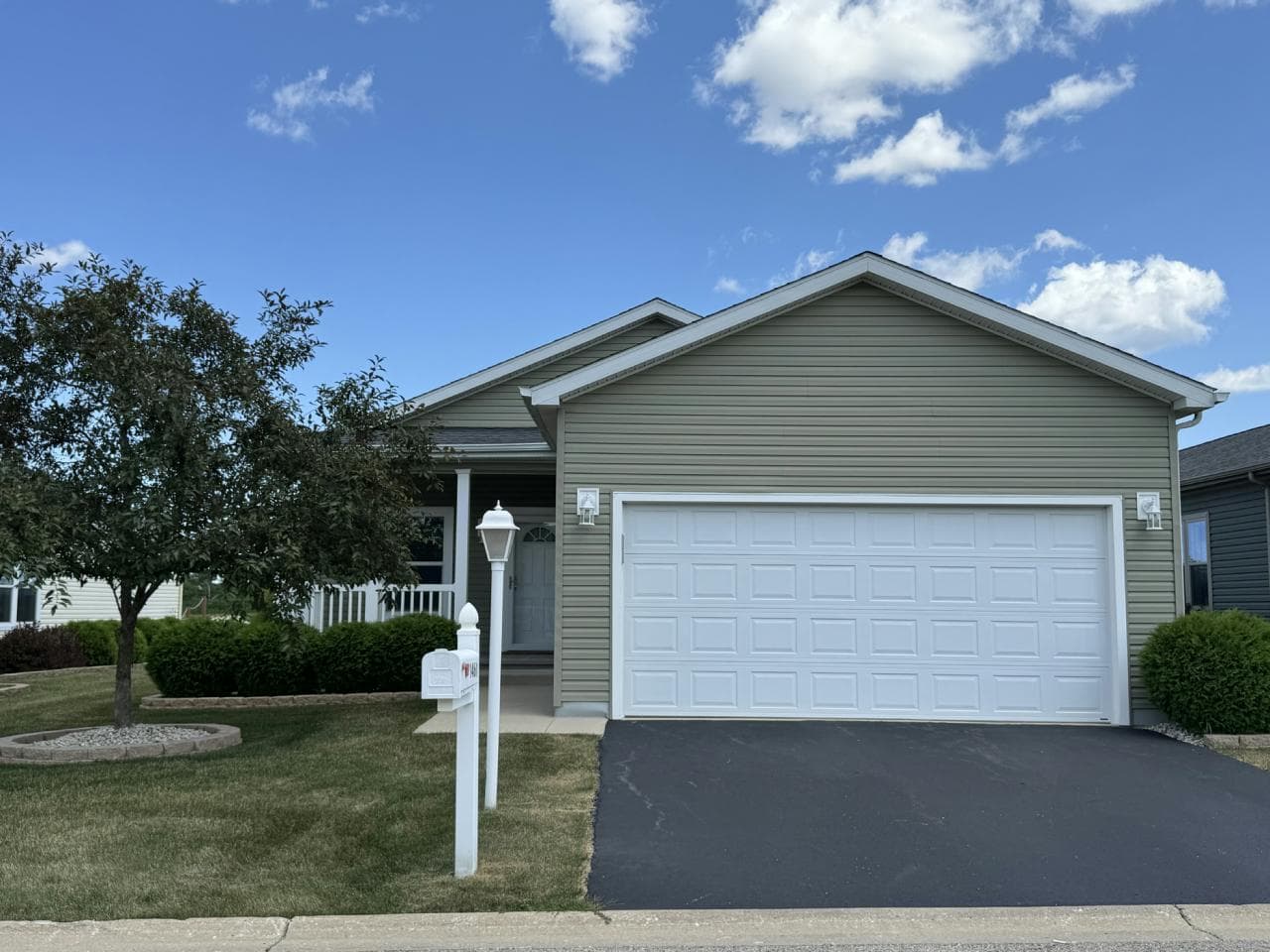 Manufactured home in Grayslake, IL 60030