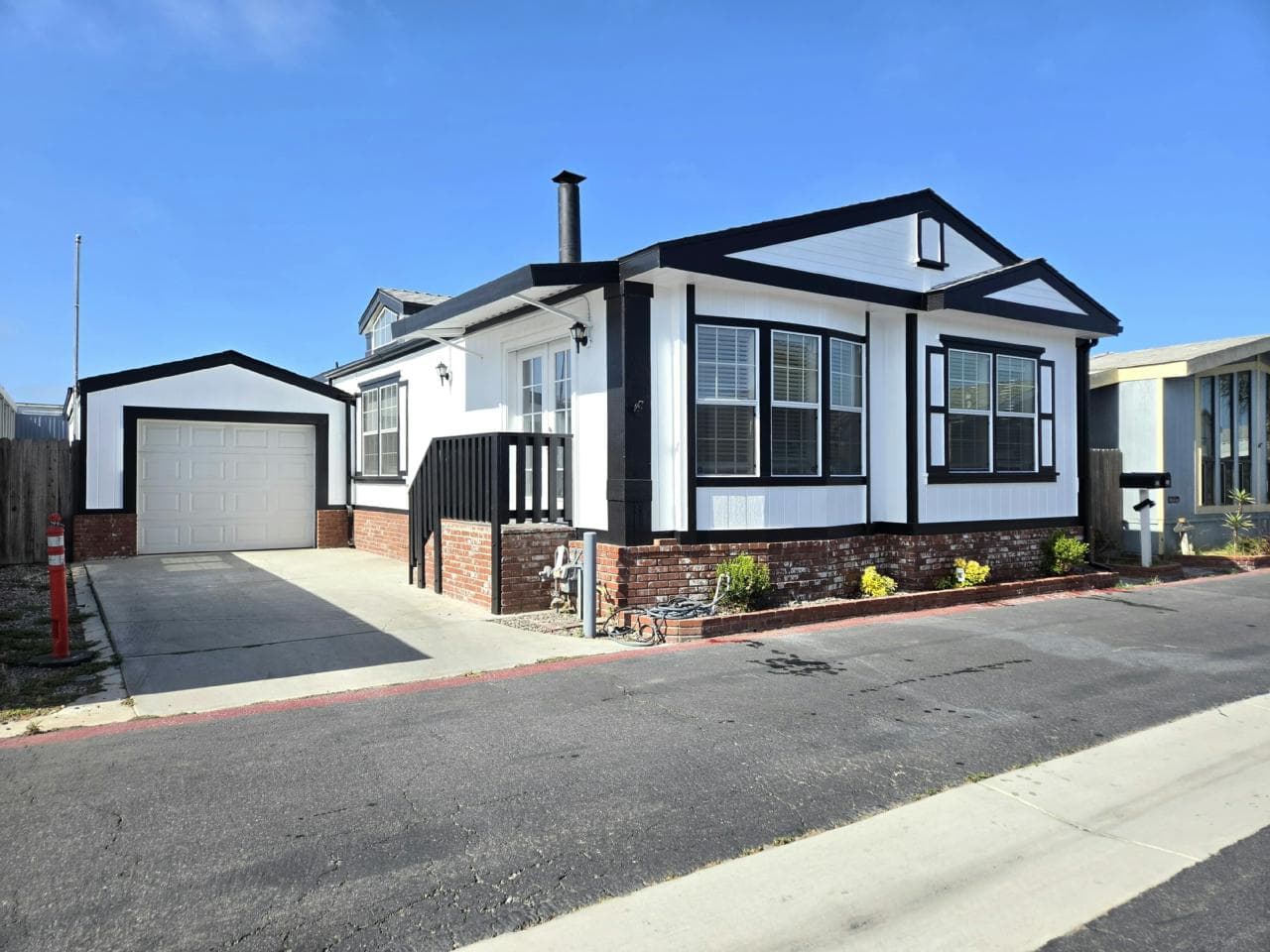 Manufactured home in Huntington Beach, CA 92646