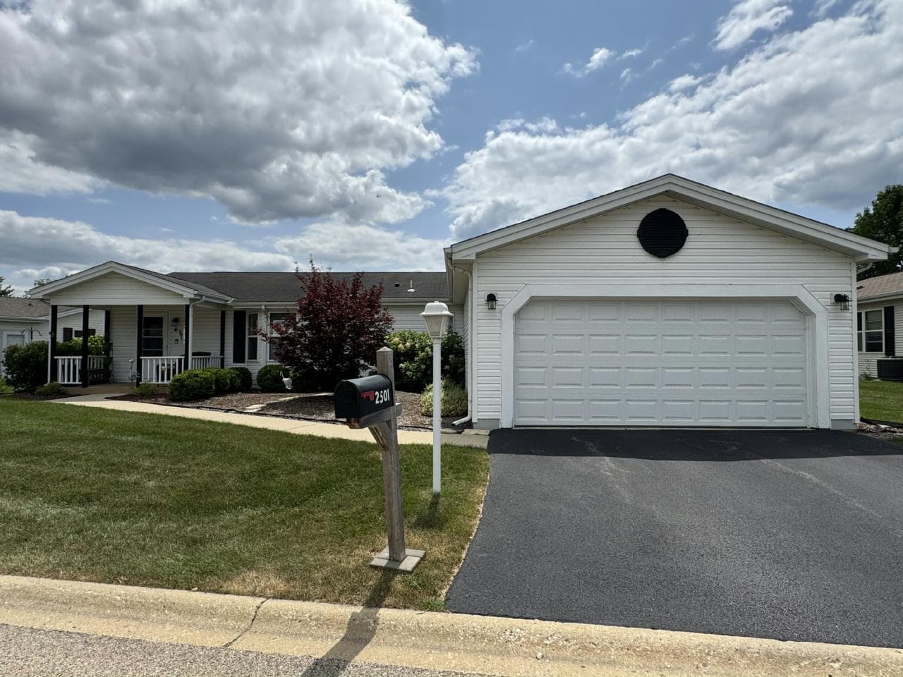 Manufactured home in Grayslake, IL 60030