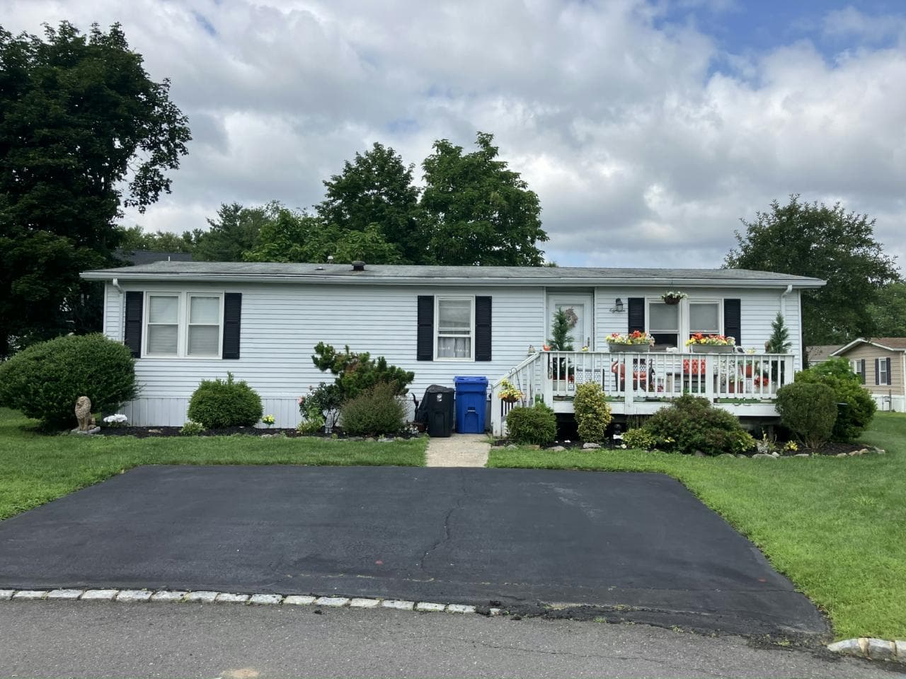 Manufactured home in Spotswood, NJ 08884