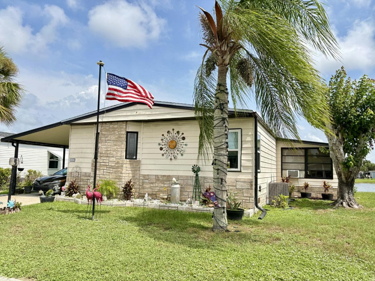 Manufactured home in Melbourne, FL 32904