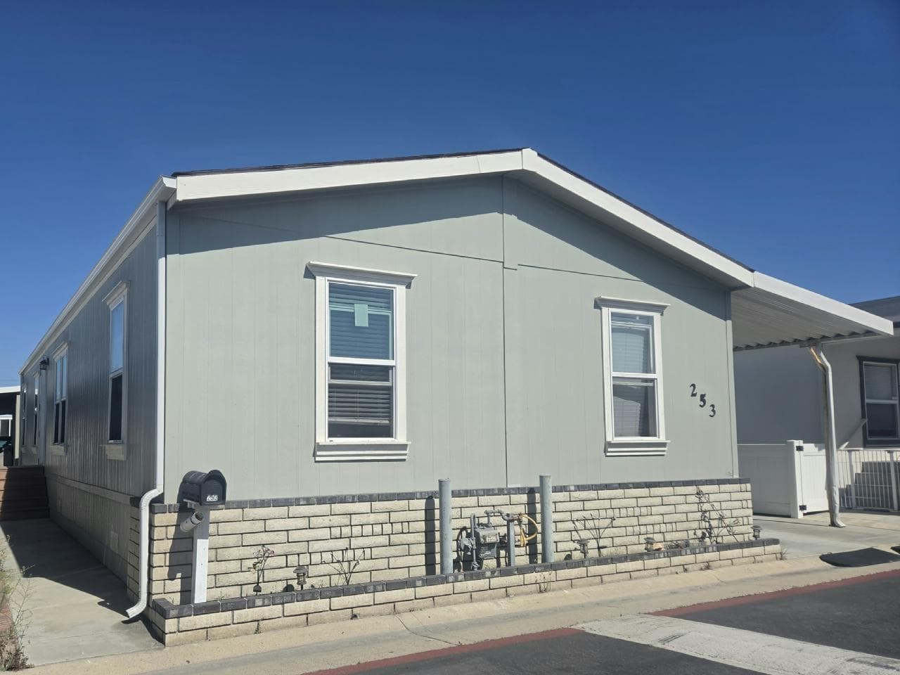 Manufactured home in Huntington Beach, CA 92646