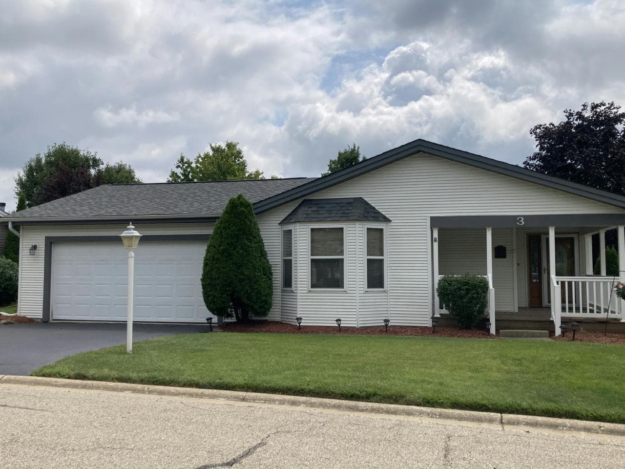 Manufactured home in Grayslake, IL 60030