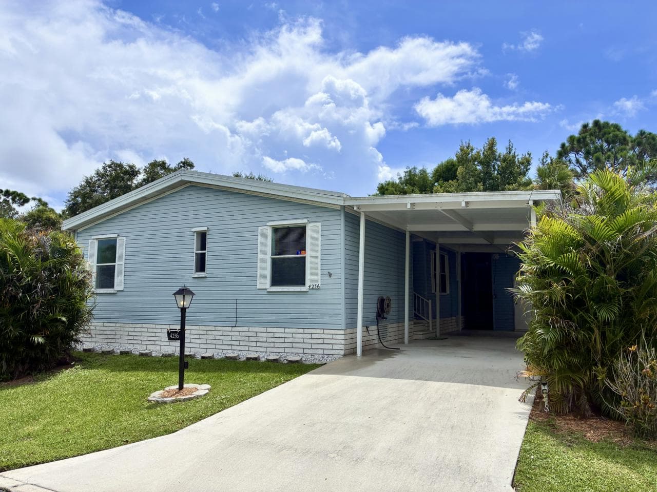 Manufactured home in Stuart, FL 34997