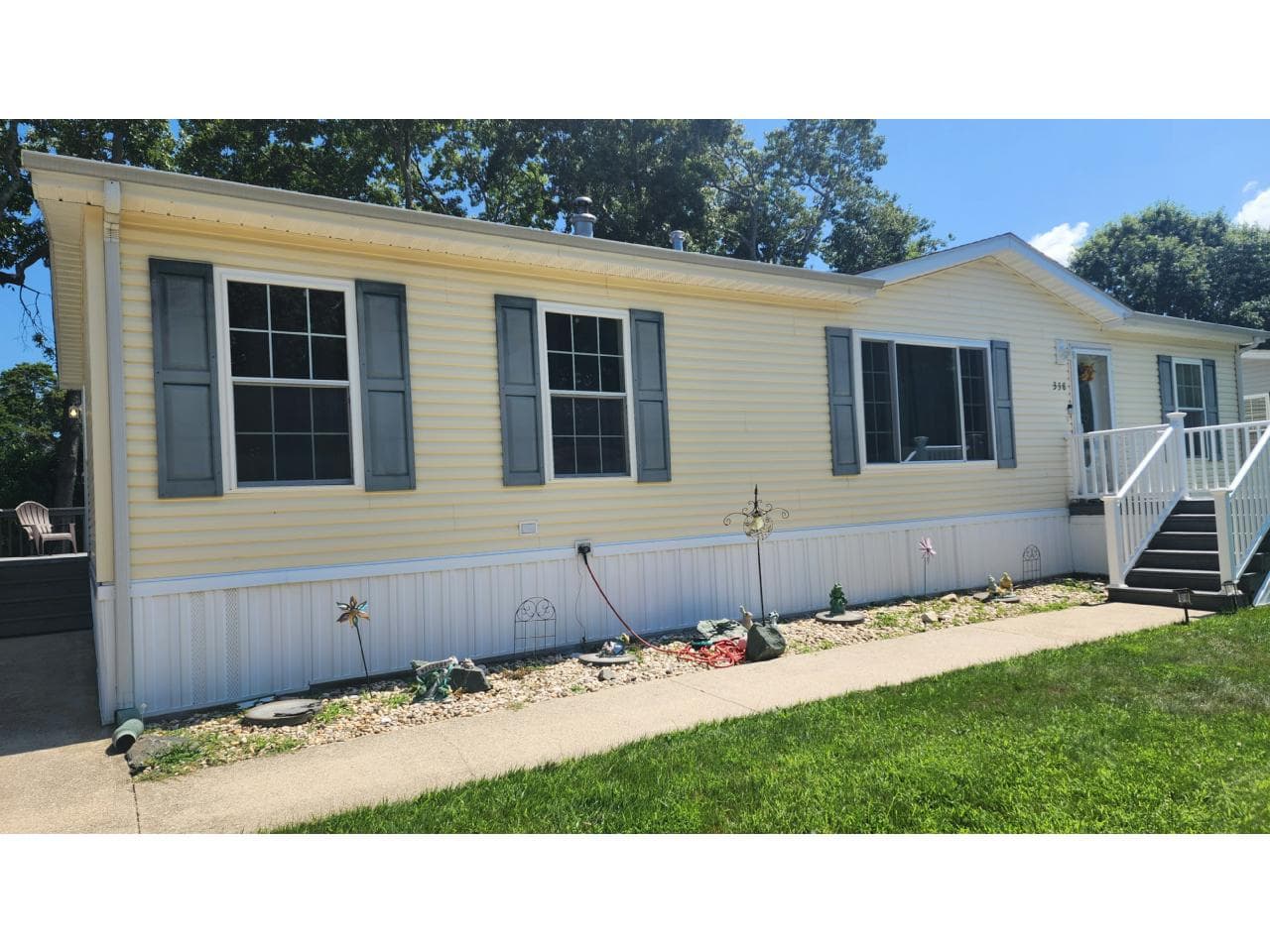 Manufactured home in Calverton, NY 11933