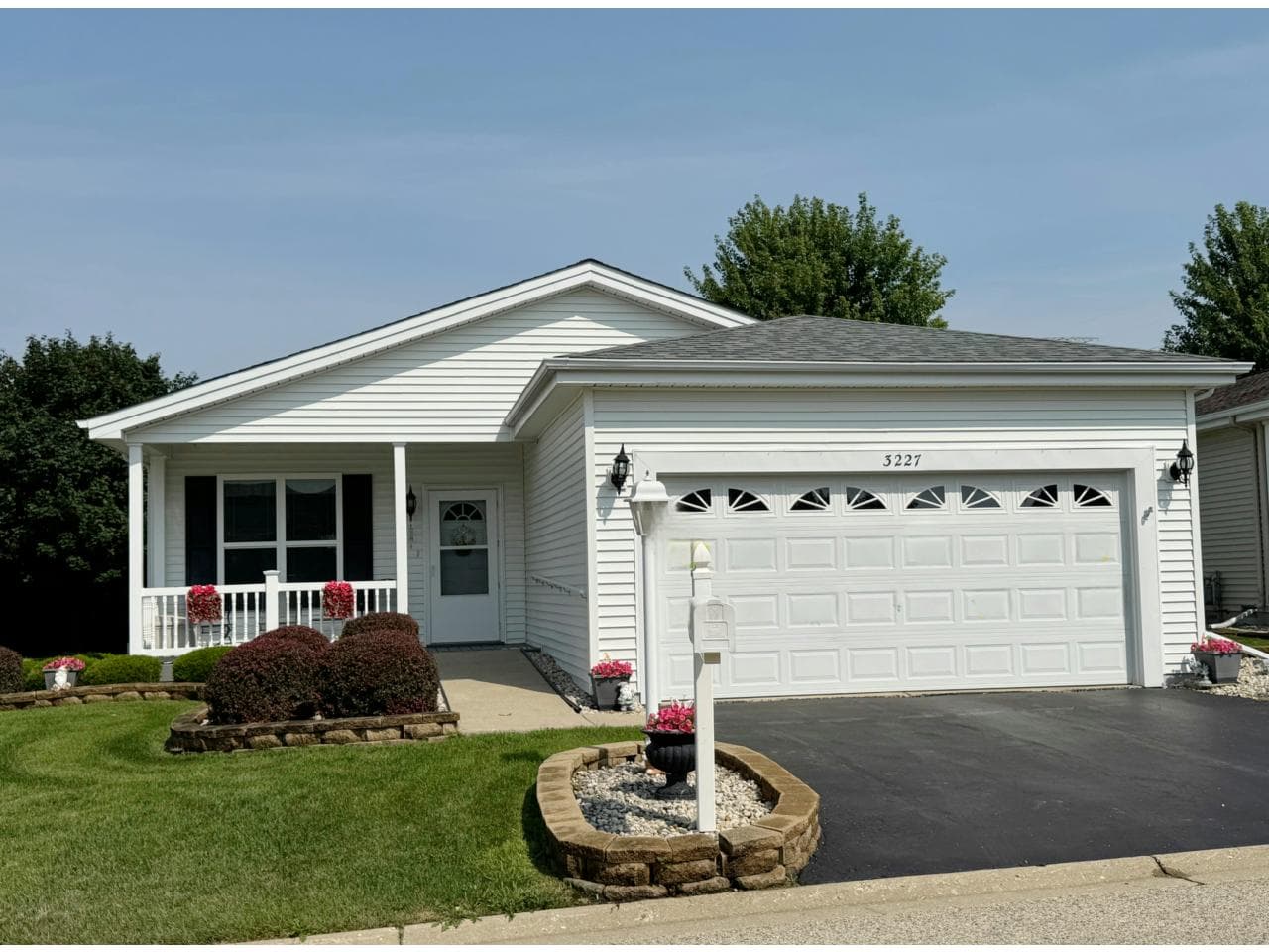 Manufactured home in Grayslake, IL 60030