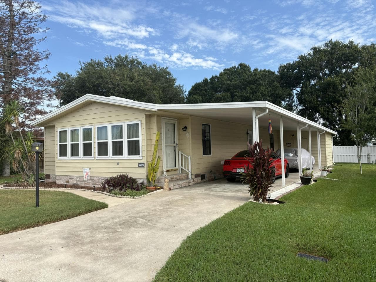 Manufactured home in Melbourne, FL 32904