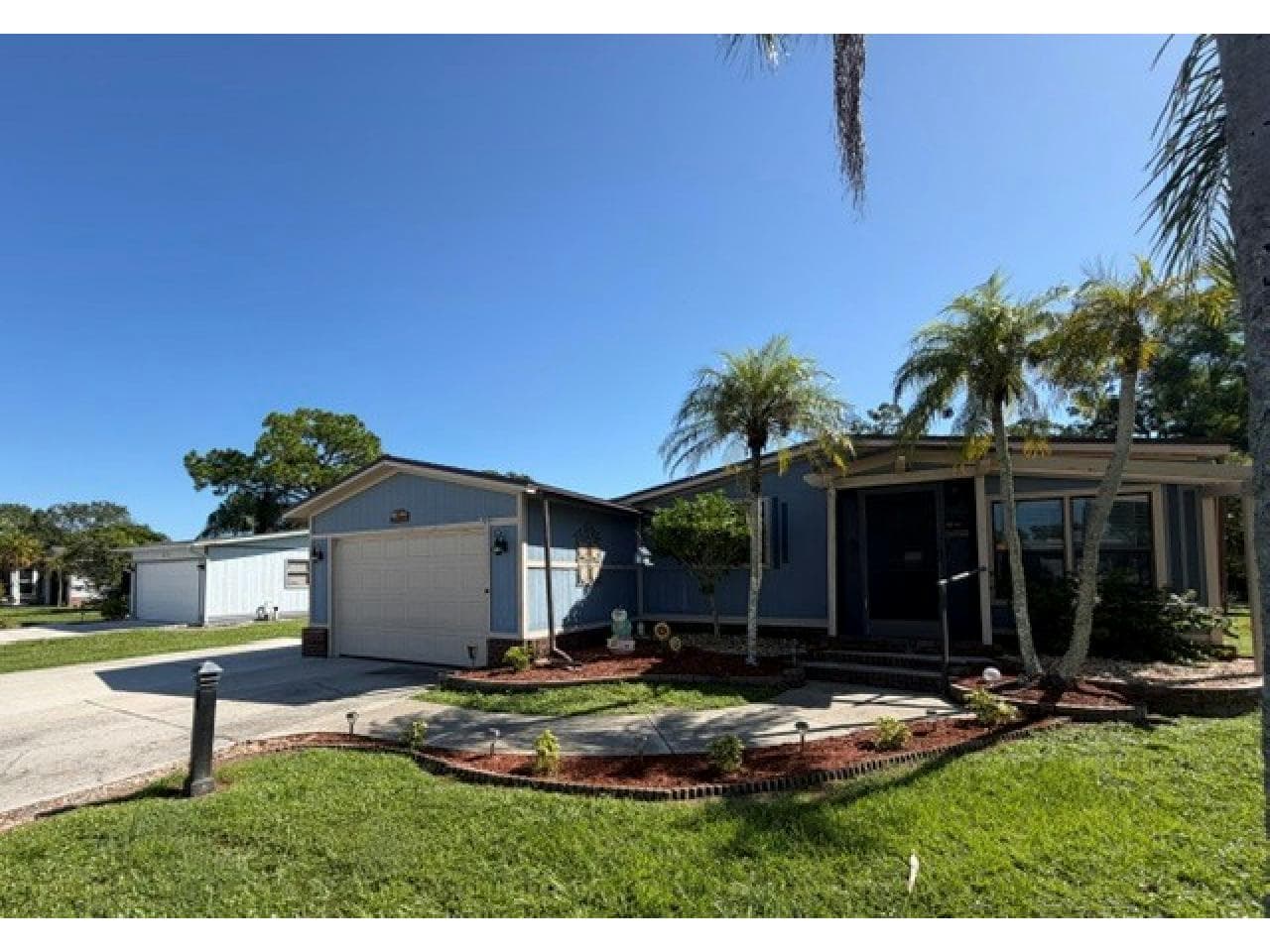 Manufactured home in N. Fort Myers, FL 33903