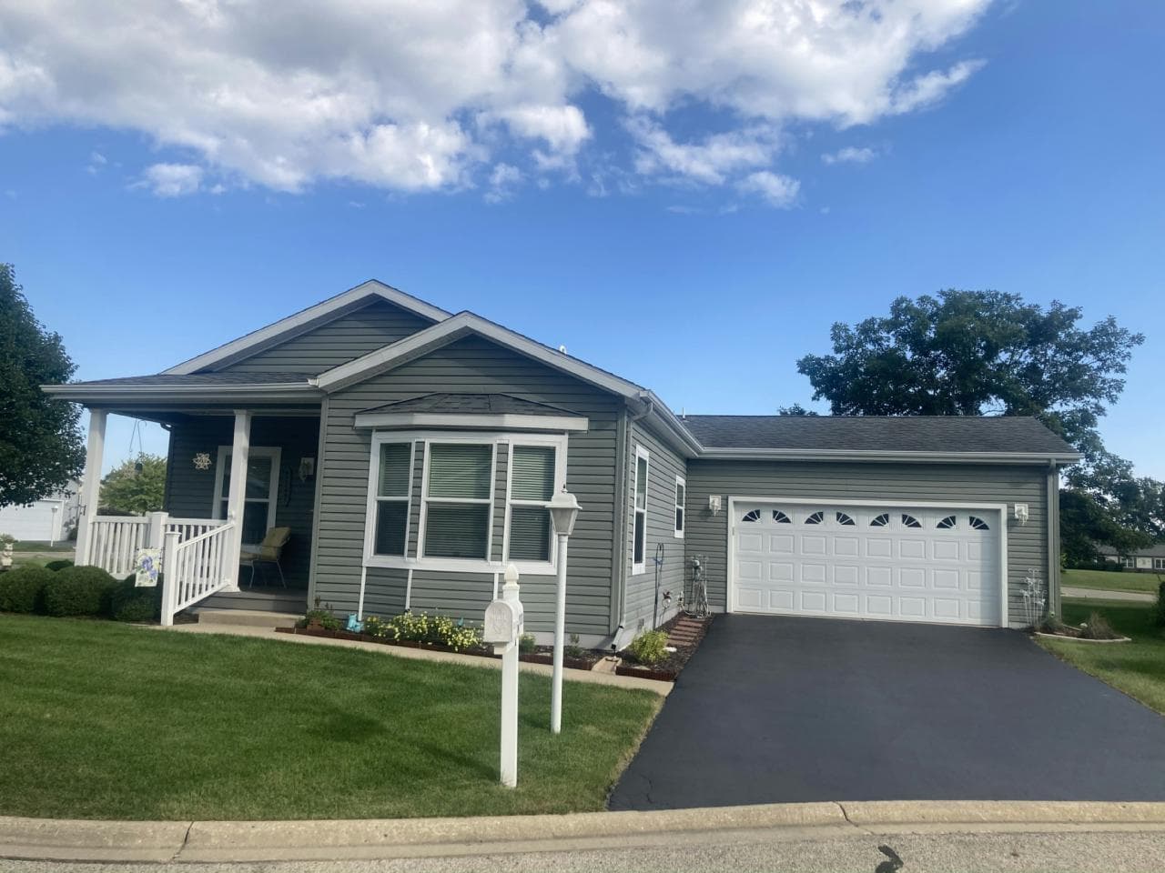 Manufactured home in Grayslake, IL 60030